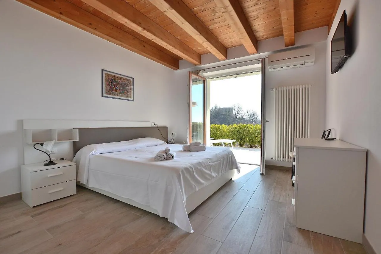 Red Apartment In Marciaga Di Costermano
