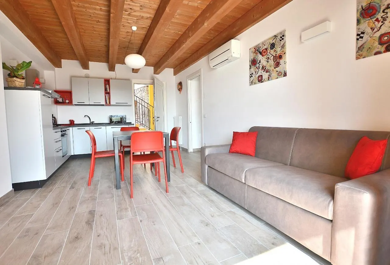 Red Apartment In Marciaga Di Costermano İtalya