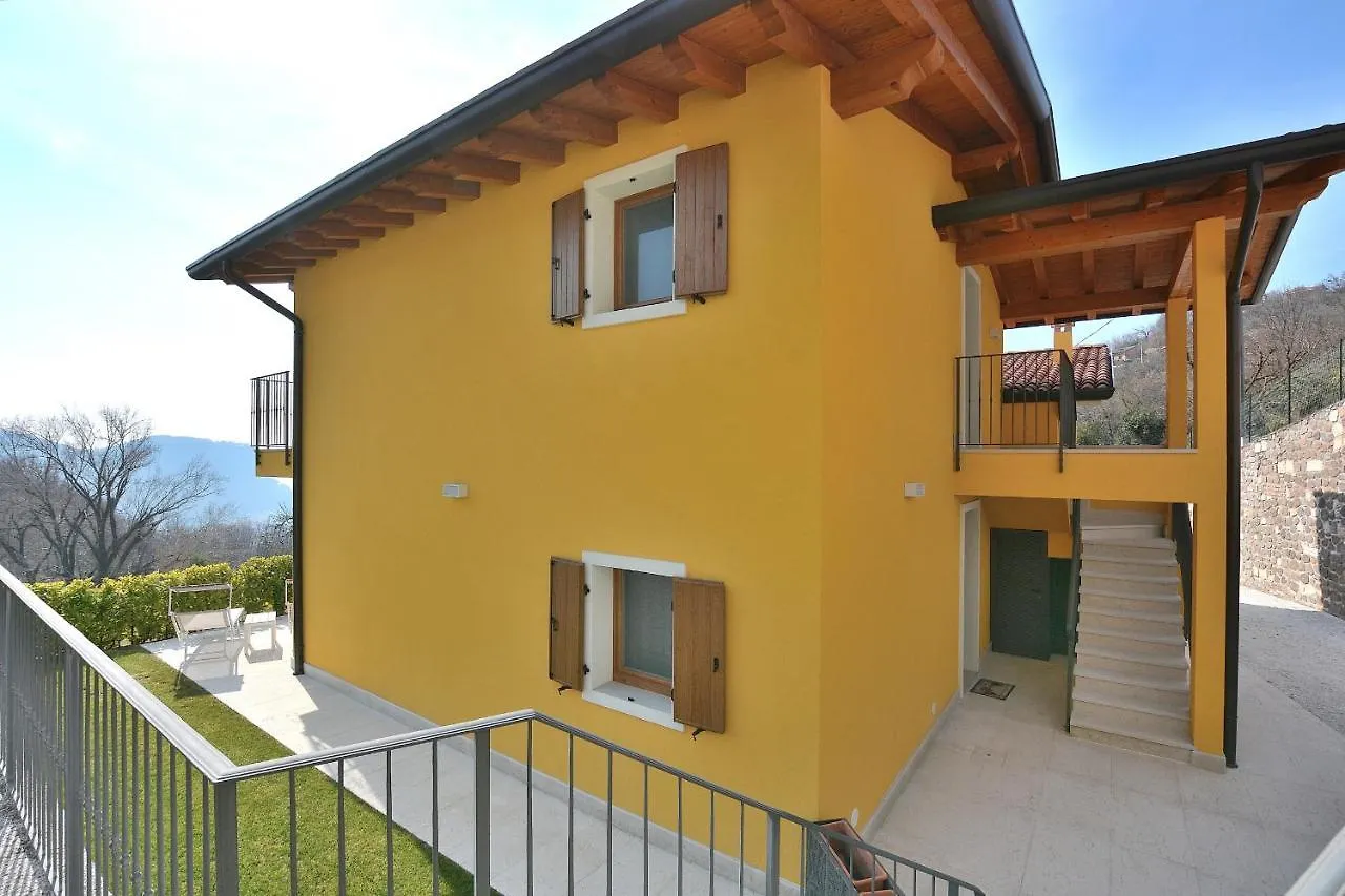 Red Apartment In Marciaga Di Costermano İtalya