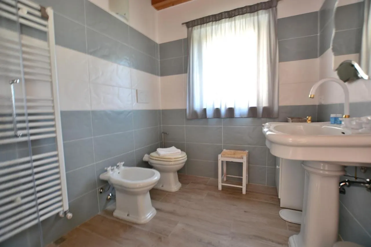 Red Apartment In Marciaga Di Costermano
