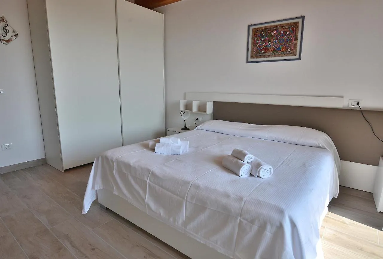 Red Apartment In Marciaga Di Costermano İtalya