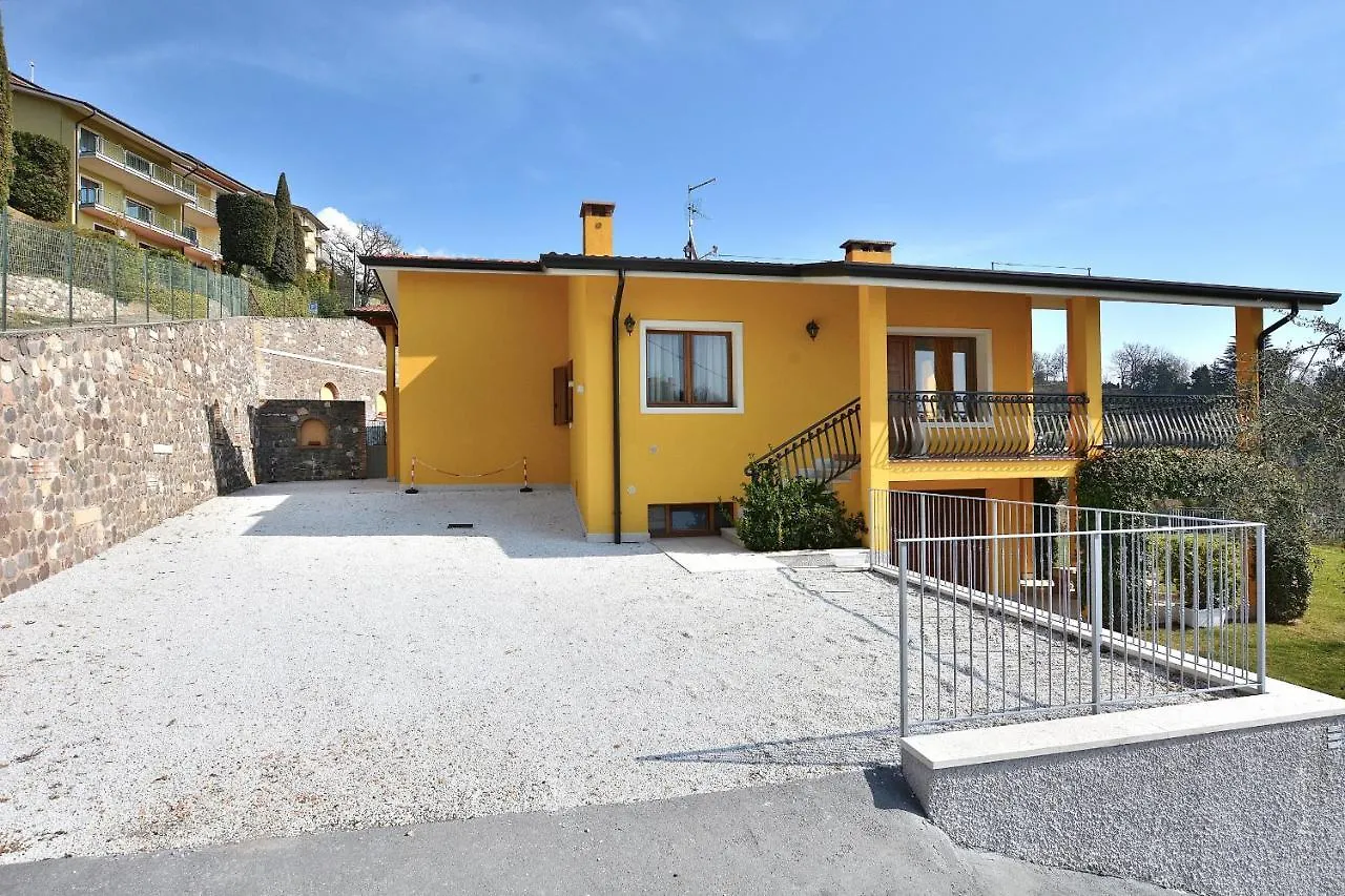 Red Apartment In Marciaga Di Costermano